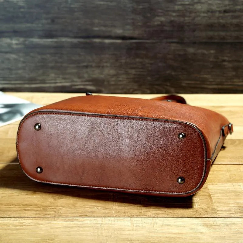 Lily Melbourne Jamy - Timeless vintage leather handbag for stylish everyday use